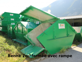 Benne 7m3 fermée avec rampe